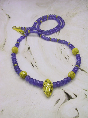 Tanzanite beads ctr.